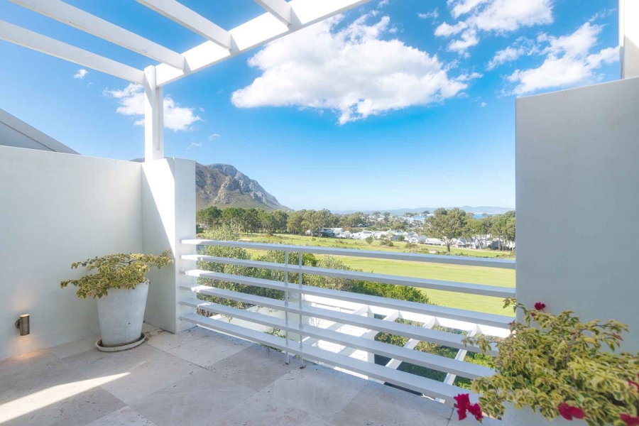 3 Bedroom Property for Sale in Fernkloof Estate Western Cape